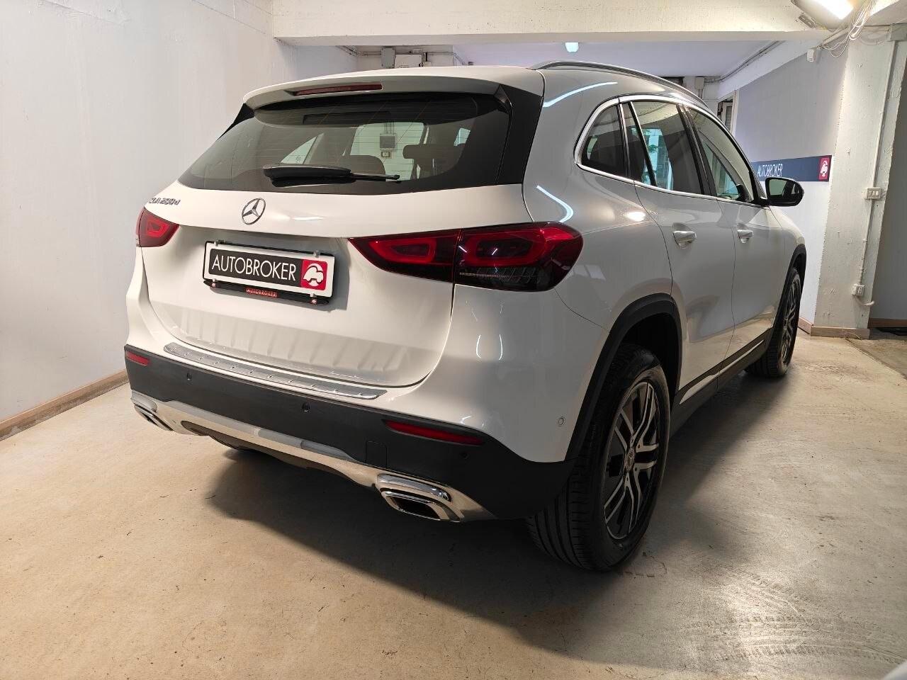 MERCEDES GLA (H247) GLA 200 d Automati...