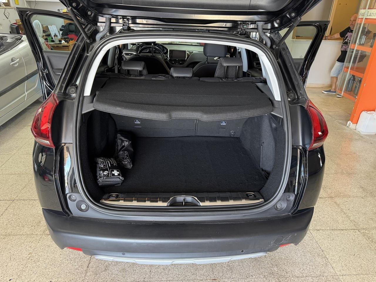 Peugeot 2008 1.2 Allure 82 cv. Navigatore 56 Mila
