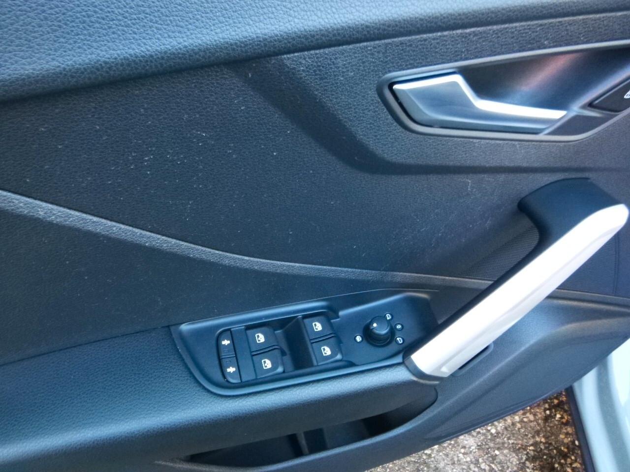 Audi Q2 35 TDI quattro S tronic Identity Black