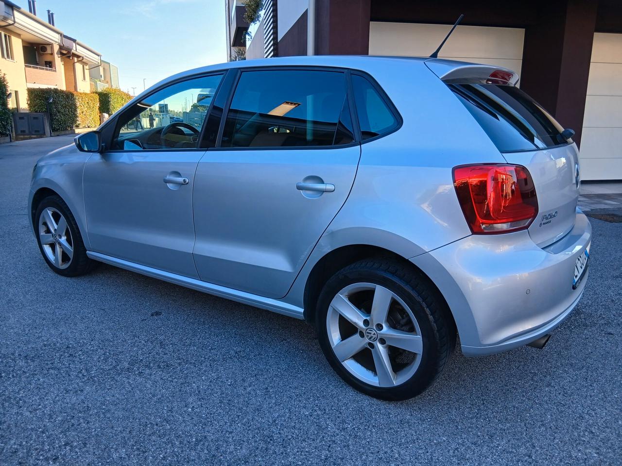 Volkswagen Polo 1.4 5 porte Highline neopatentati tua a e 185 mese
