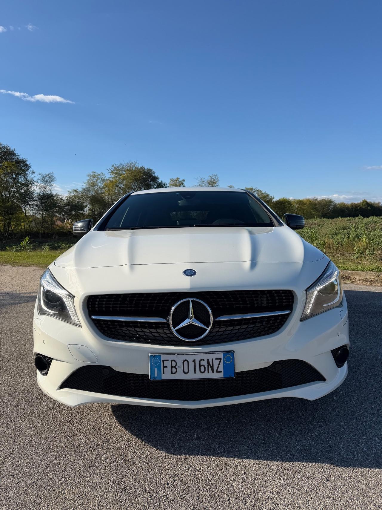Mercedes-benz CLA 200 .