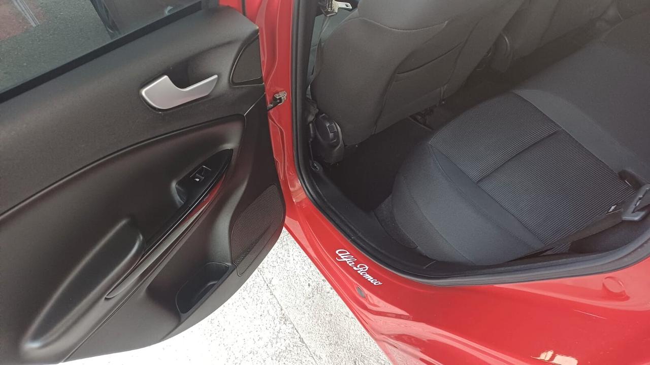 Alfa Romeo Giulietta 1.6 JTDm-2 105 CV Distinctive 2013 ROSSA COME NUOVA