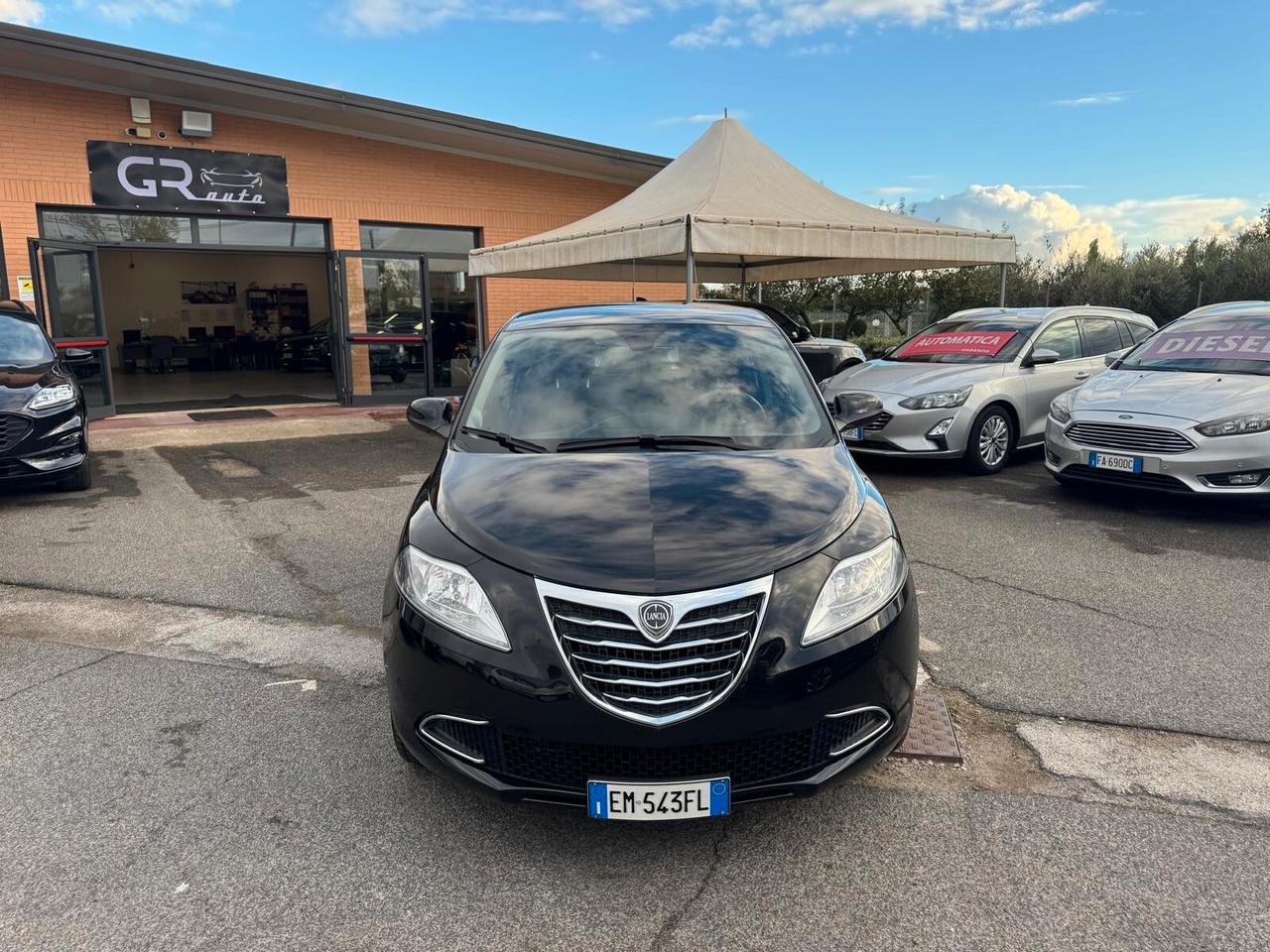 Lancia Ypsilon 0.9 TWINAIR 85CV DFN AUTOM GOLD 2012