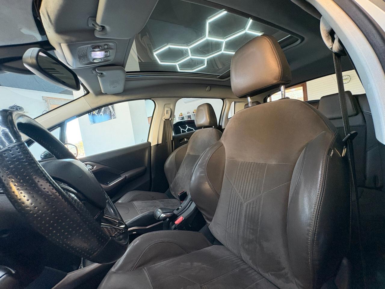 Peugeot 2008 1.6 e-HDi 115 CV Stop&Start Féline