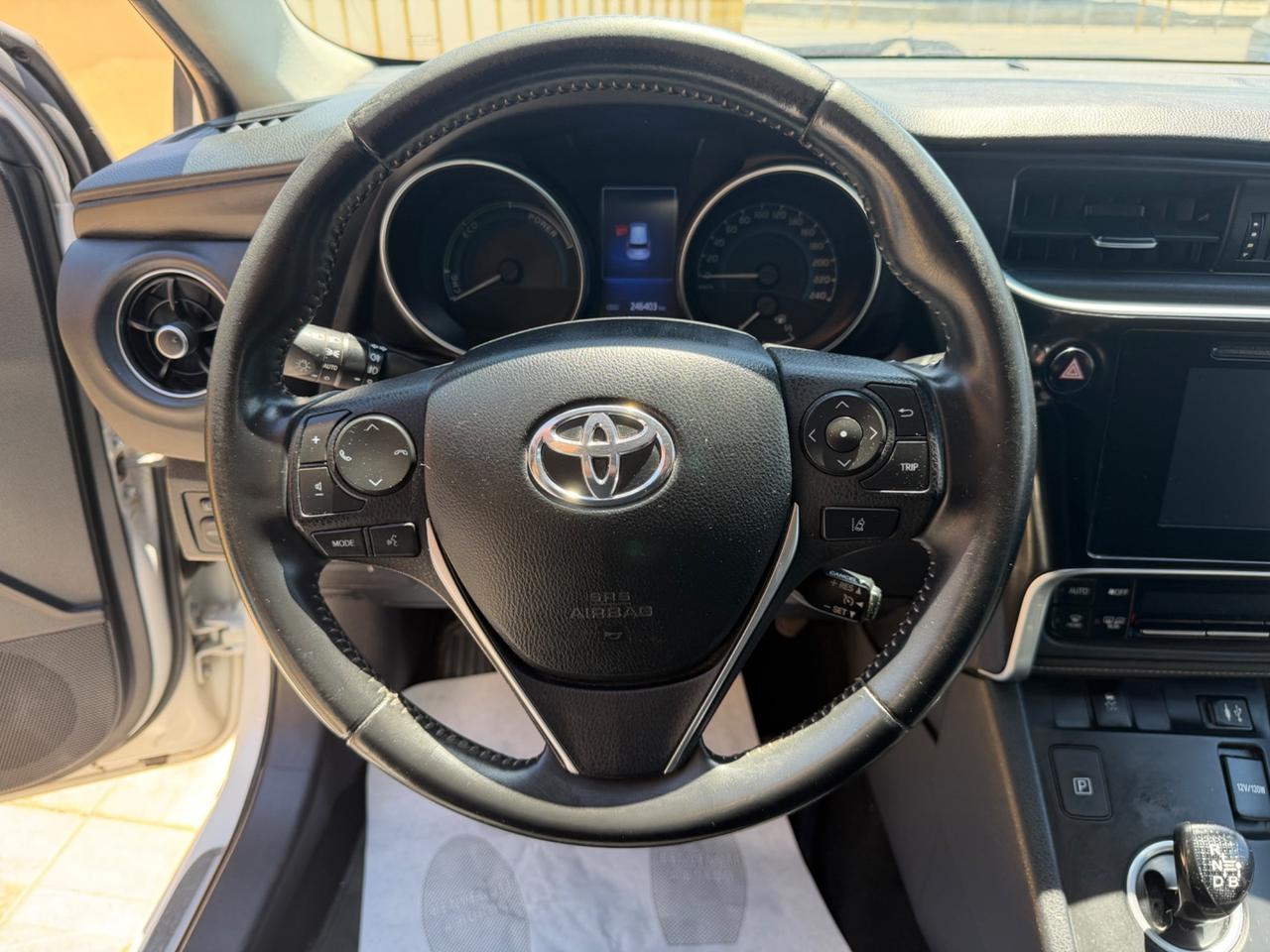 Toyota Auris 1.8 Hybrid Business