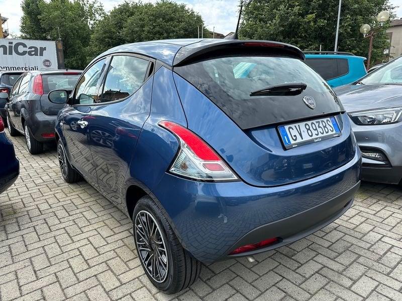 Lancia Ypsilon 1.0 FireFly 5 porte S&S Hybrid Oro