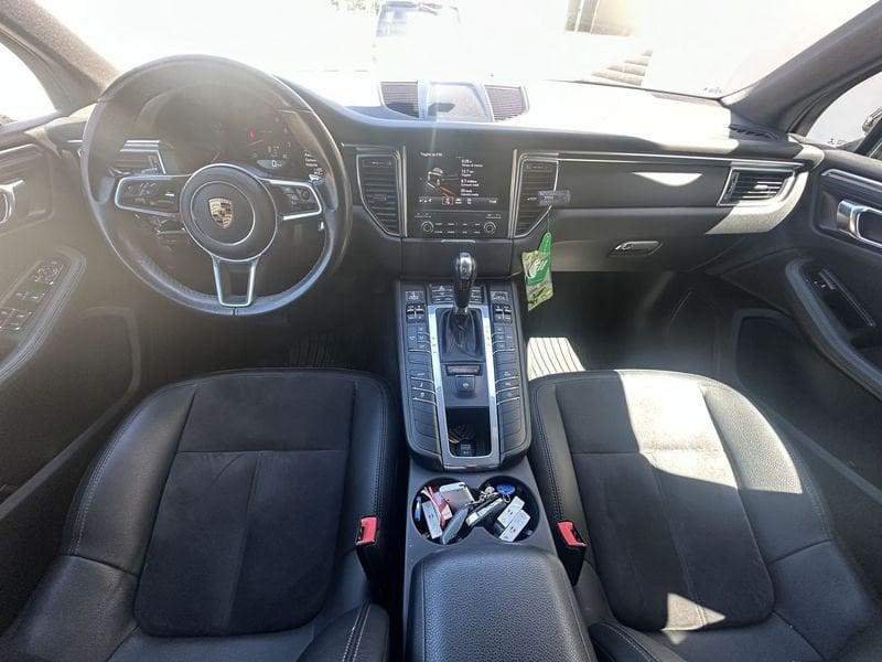Porsche Macan -