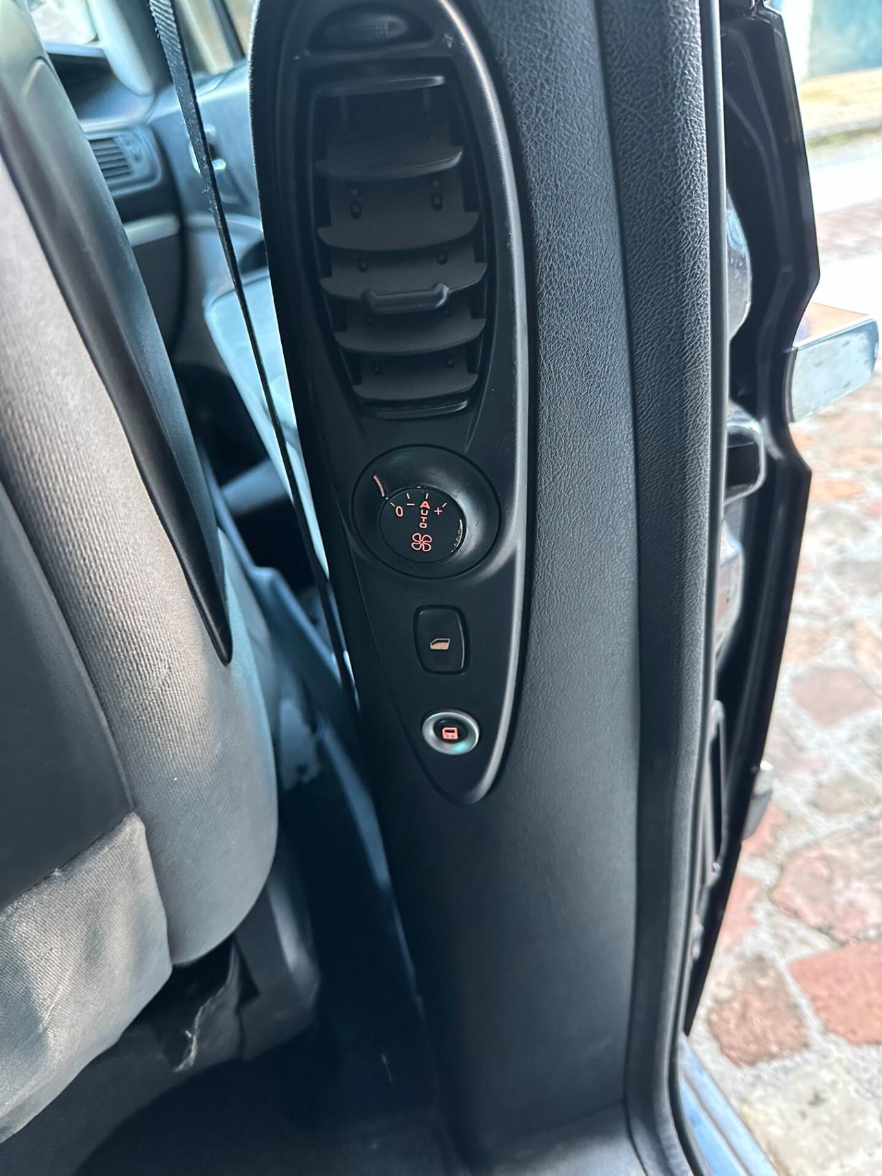 Peugeot 807 2.0 HDi 8 POSTI (12 RATE)