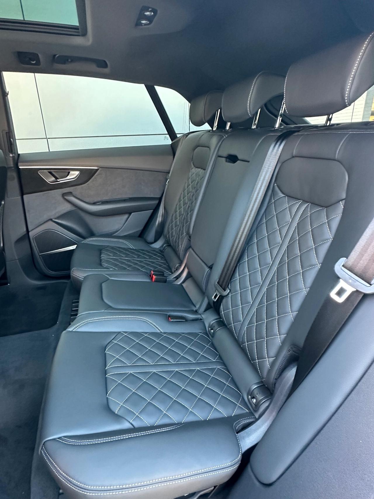 Audi Q8 50 TDI S-Line possibilità noleggio no scoring