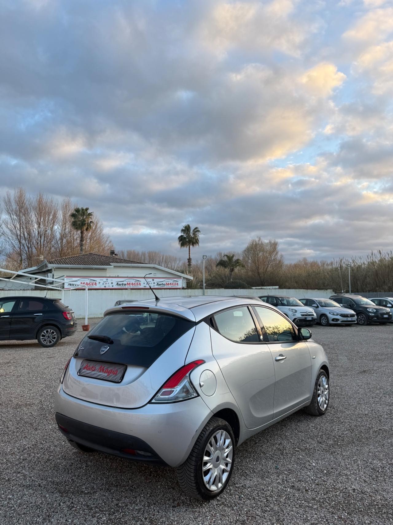 Lancia Ypsilon 1.2 69 CV 5 porte GPL Ecochic Silver