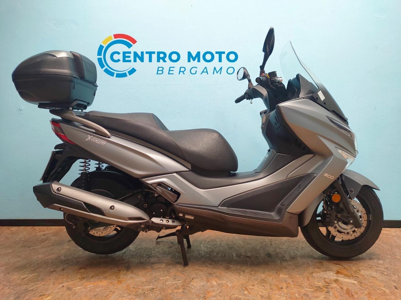 Kymco X-Town 300 I con ABS e bauletto in tinta