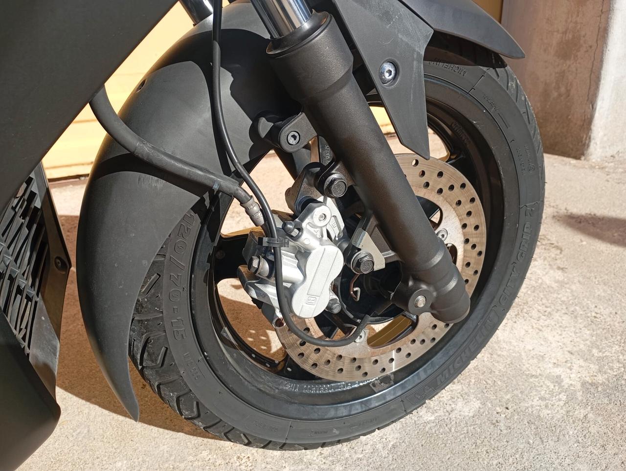 Yamaha X-Max 250 Sport Gomme + Tagliando Nuovi