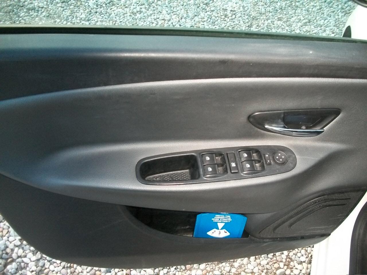 Lancia Ypsilon 1.2 69 CV 5 porte S&S Silver CC 1242 BENZINA EURO 05 KM 92630 TALIANDATI GARANZIA UN ANNO N 08 GOMME E CERCHI N 4 INVERNAL IN FERRO CON COPRI CERCHI 95X100 04 CERCHI IN LEGA ESTIVI 90X100