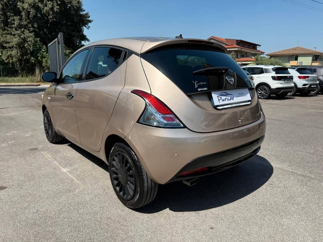 Lancia Ypsilon 1.0 firefly hybrid Gold s&s 70cv