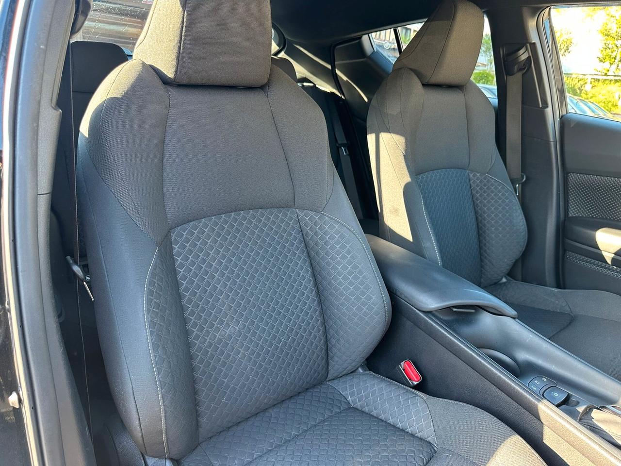 Toyota C-HR 1.8 Hybrid E-CVT Active
