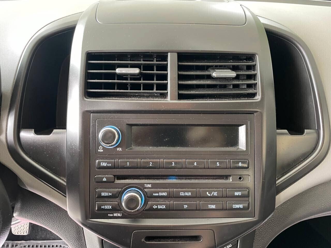Chevrolet Aveo 1.2 - Clima & Cruise Control