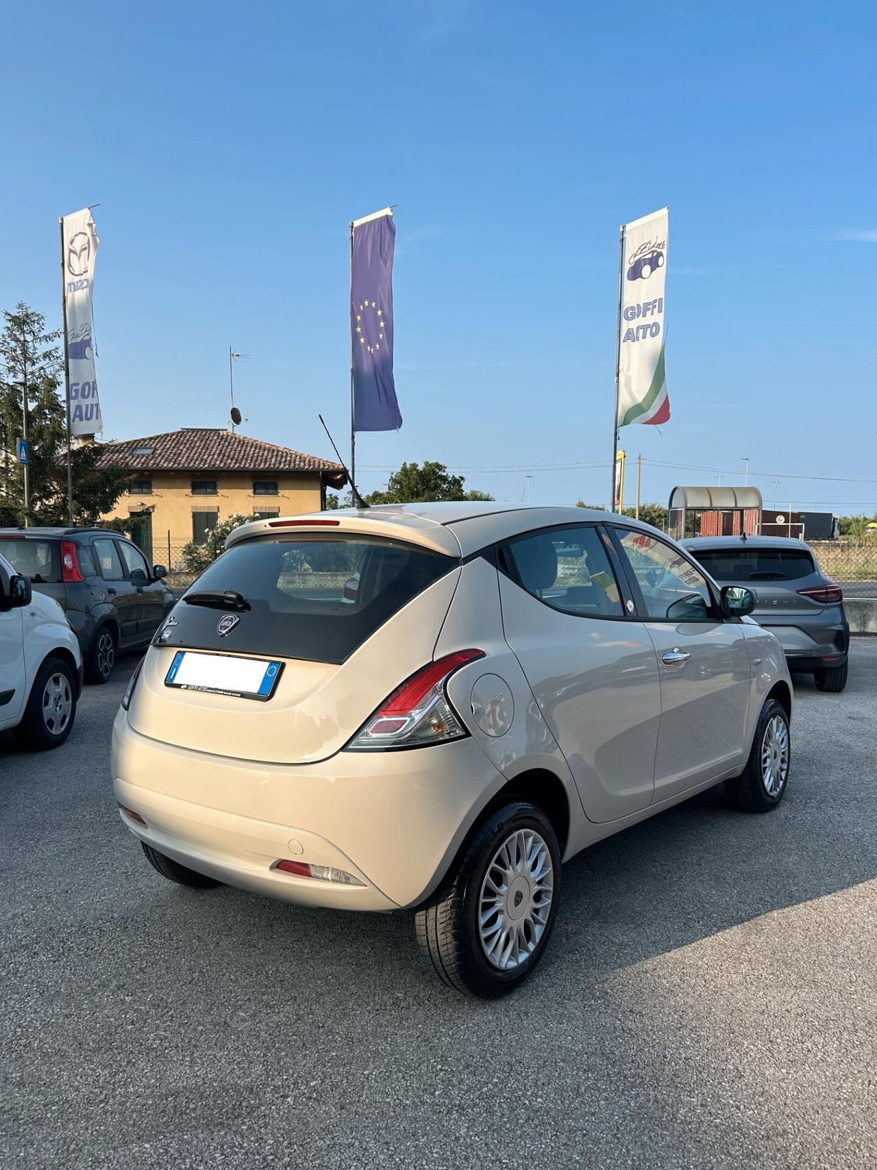 Lancia Ypsilon 0.9 TwinAir 85 CV 5 porte Metano Ecochic Gold