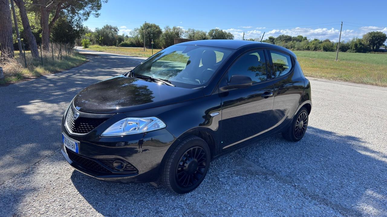 Lancia Ypsilon 1.2 69 CV 5 porte GPL Ecochic Monogram