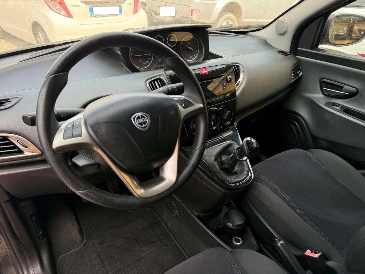 Lancia Ypsilon 1.2 69 CV 5 porte Platinum