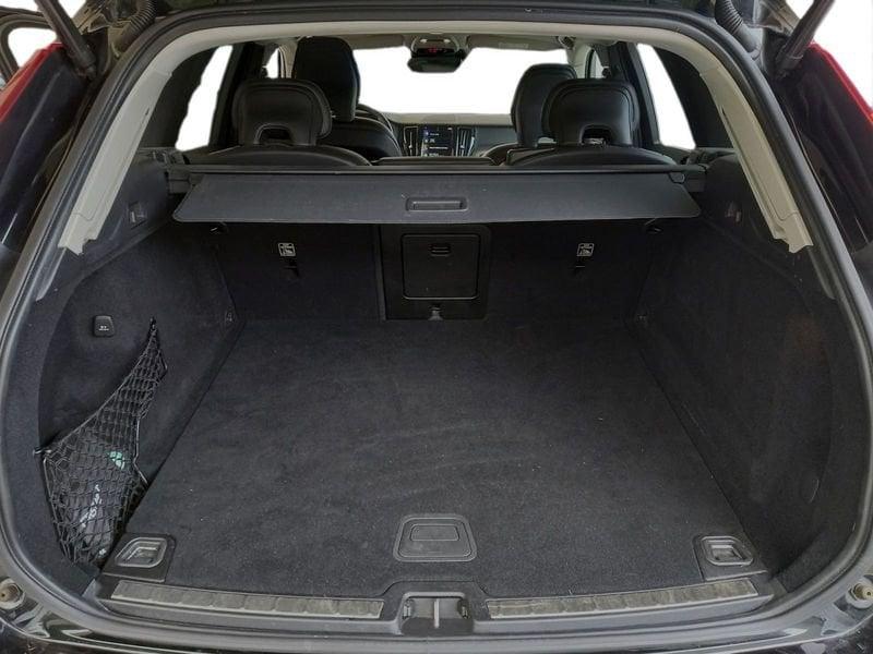 Volvo XC60 B4 197+14 CV AWD Automatica Mild Hybrid Momentum Pro