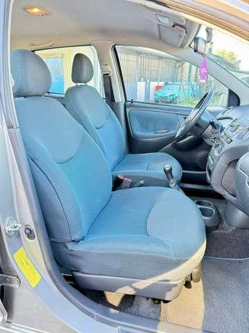 Toyota Yaris 5p 1.0 Expo c/clima