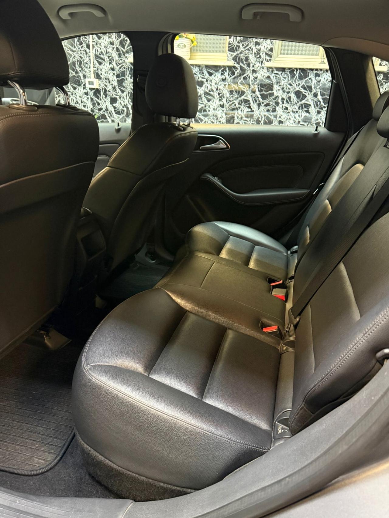 Mercedes-benz B 200 NGD Premium