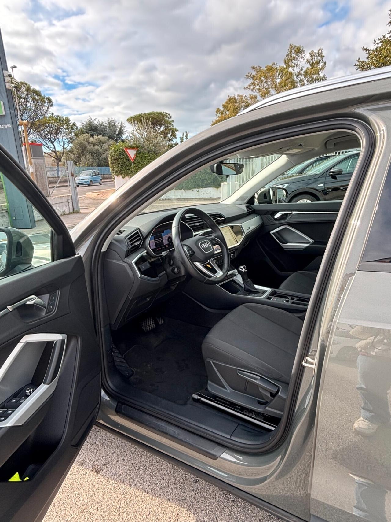 Audi Q3 35 TDI S tronic Business