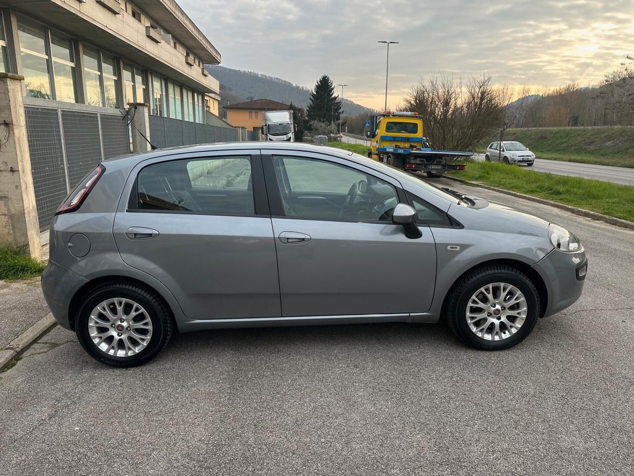 Fiat Punto Evo 1.3 Mjt 90 CV 5 porte Emotion ok neo patentati