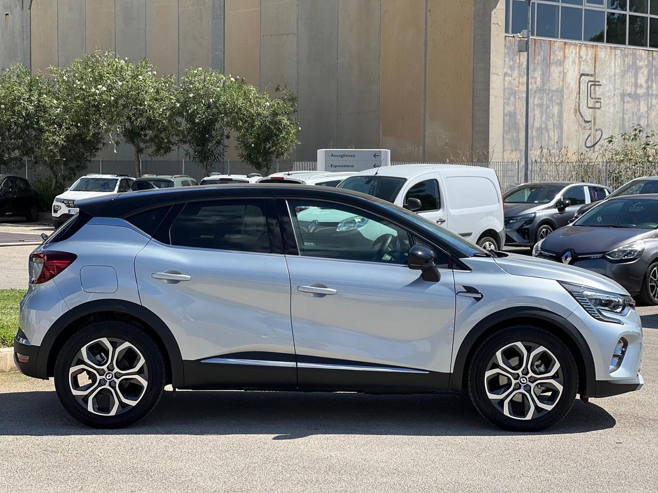 Renault Captur Full Hybrid E-Tech 145 CV Techno solo 1900 km