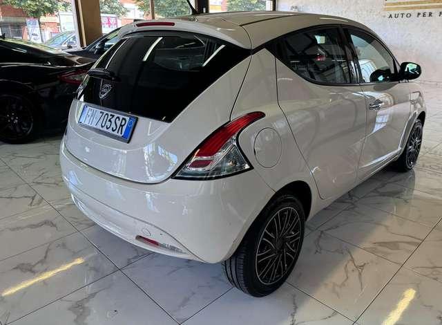 Lancia Ypsilon Neopatentati