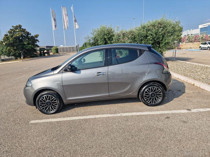 LANCIA Ypsilon 1.0 firefly hybrid Platino s&s 70cv