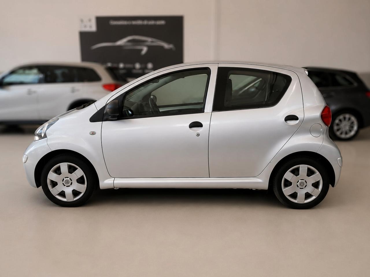 Toyota Aygo 1.0 12V VVT-i 5 porte Sol