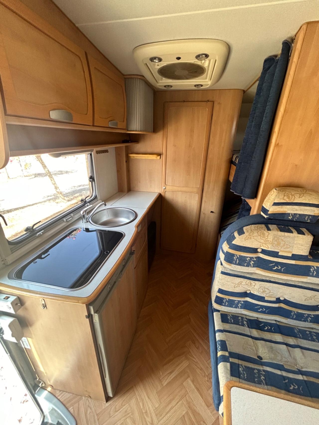 Camper mansardato 6 posti Mc louis