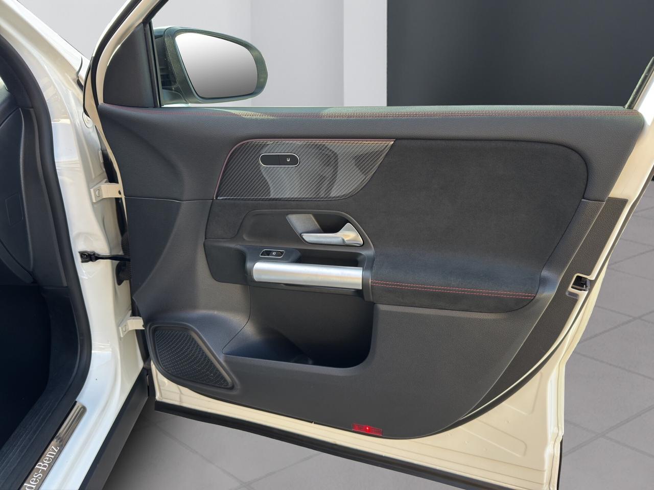 MERCEDES-BENZ GLA 180 d AUTOMATIC. PREMIUM AMG -MY23