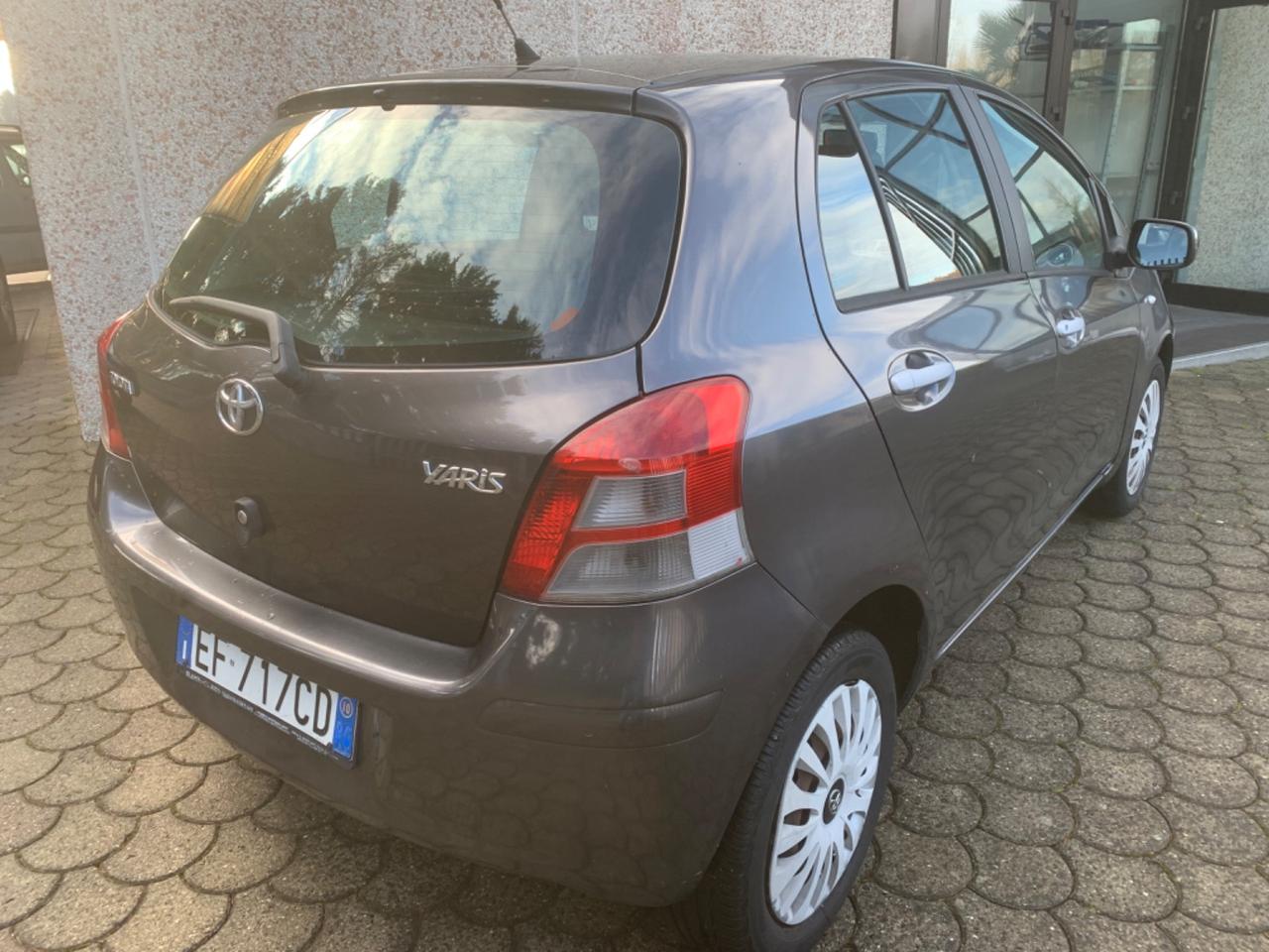 Toyota Yaris 1.0 5 porte