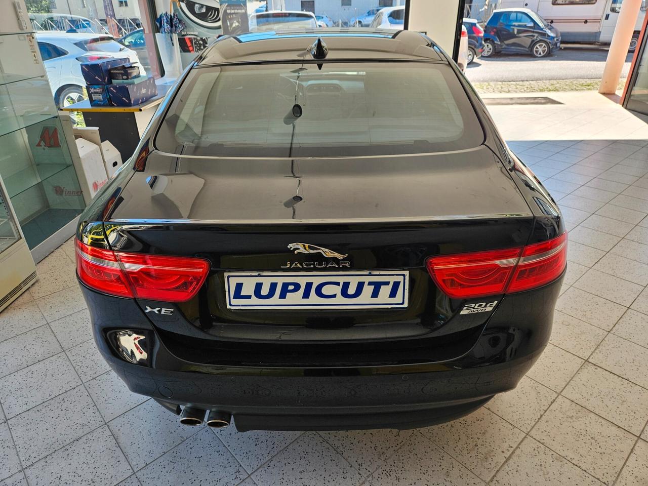 Jaguar XE 2.0 D 180 CV aut. Pure