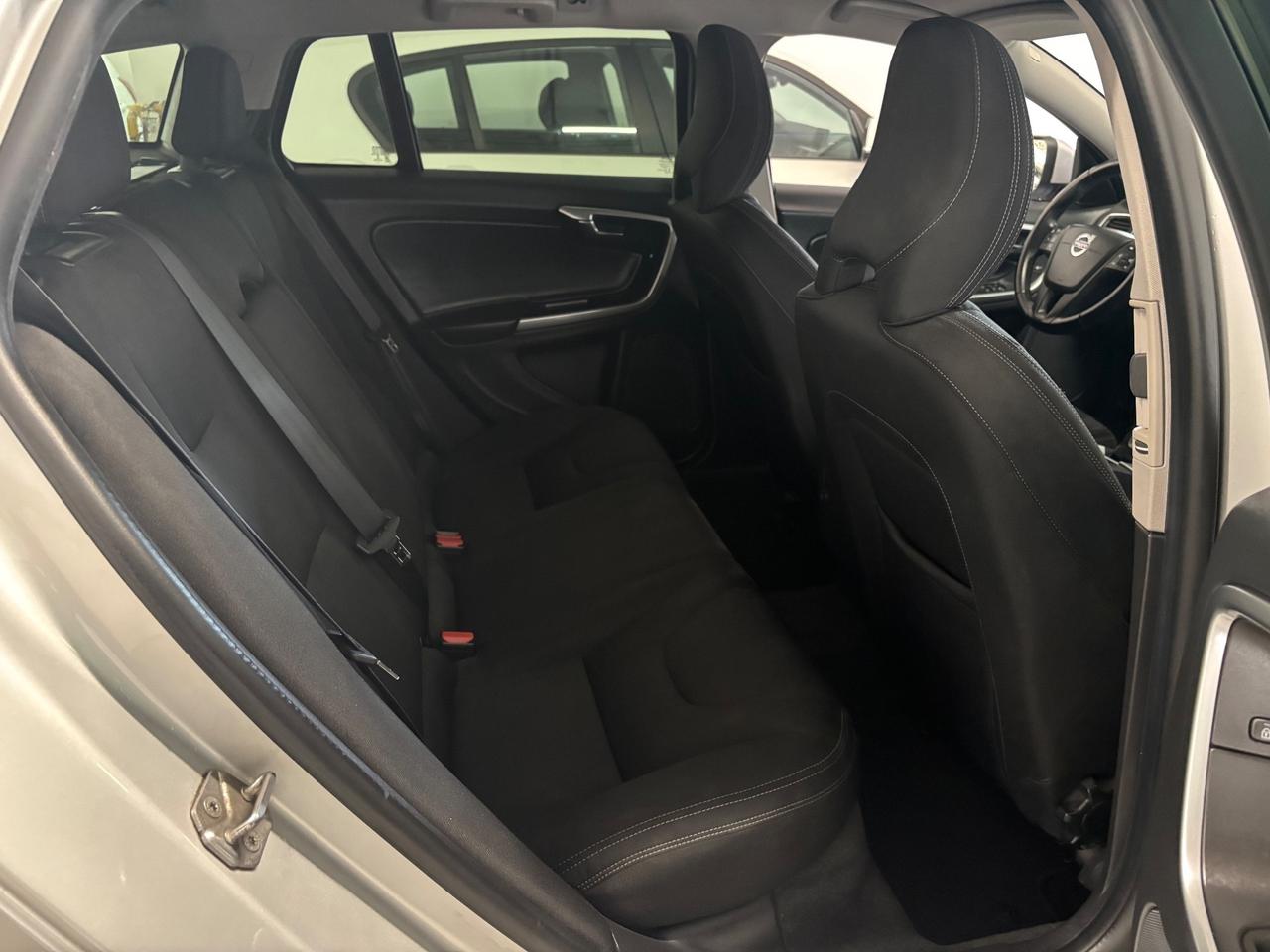 Volvo V60 D2 Geartronic R-design