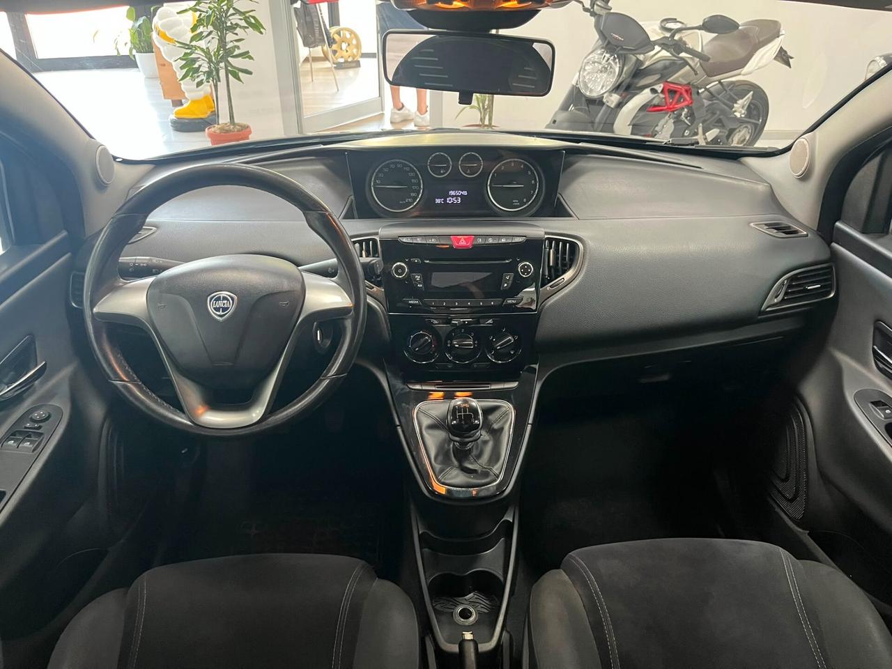 Lancia Ypsilon 1.2 8v