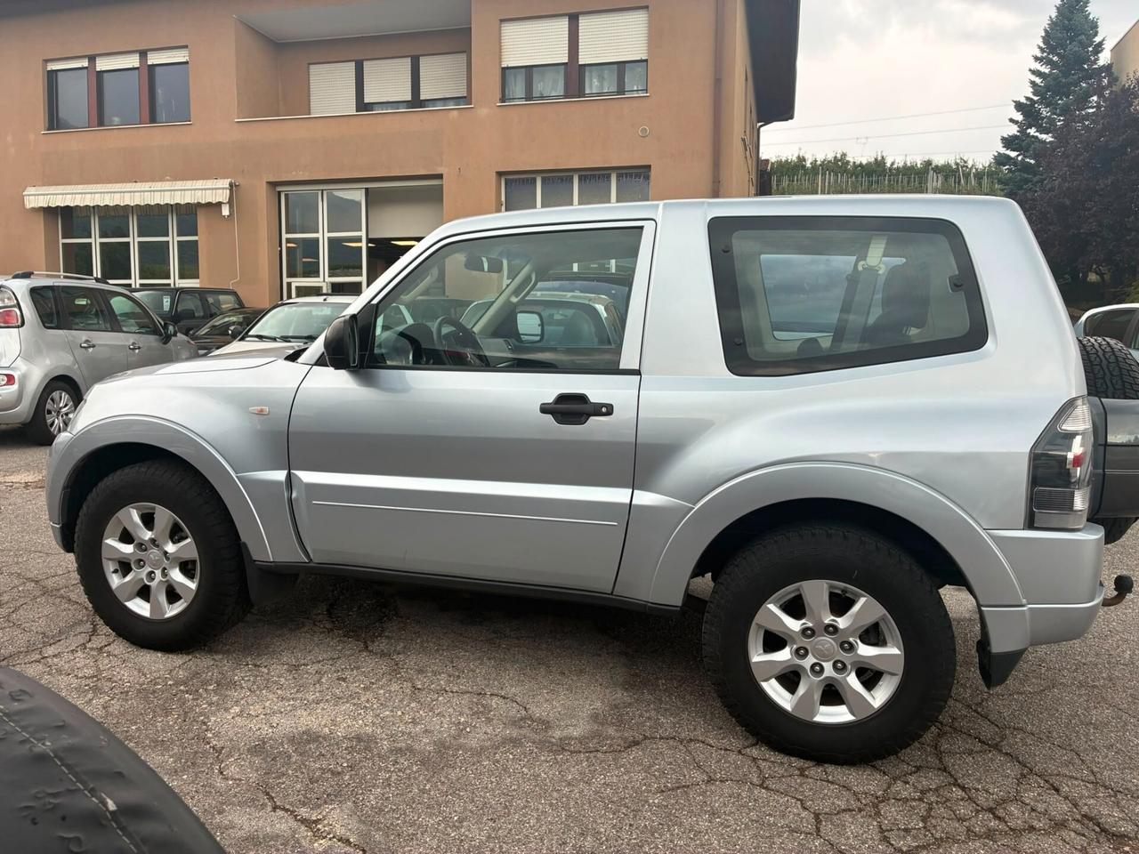 Mitsubishi Pajero 3.2 DI-D 3PORTE GANCIO TRAINO - MANUALE