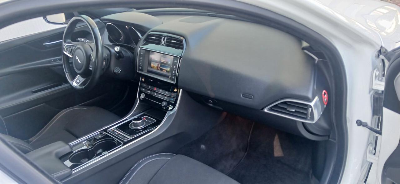 Jaguar XE 2.0 D Turbo 180 CV AWD aut. R-Sport