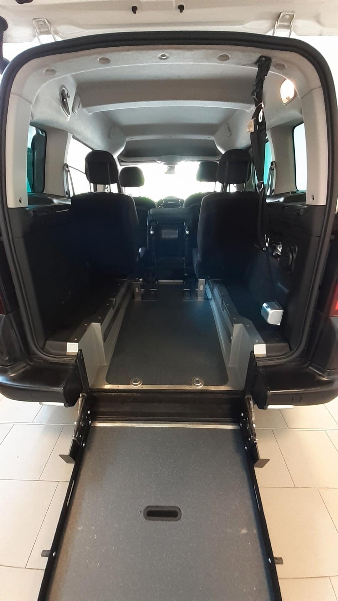 Peugeot Partner trasporto disabili pianale ribassato