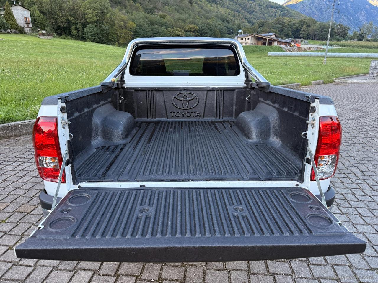 TOYOTA Hilux 2.4 D-4D 4WD 2p. EXTRA CAB CAMERA SENS PARK