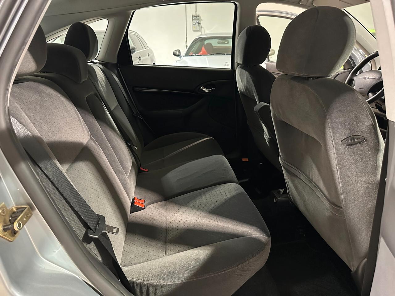 Ford Focus 1.6i 16V -KM REALI-CLIMA