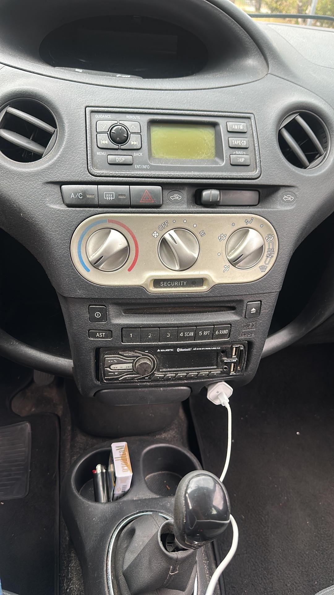 Toyota Yaris 1.3i 16V cat 3 porte Sol