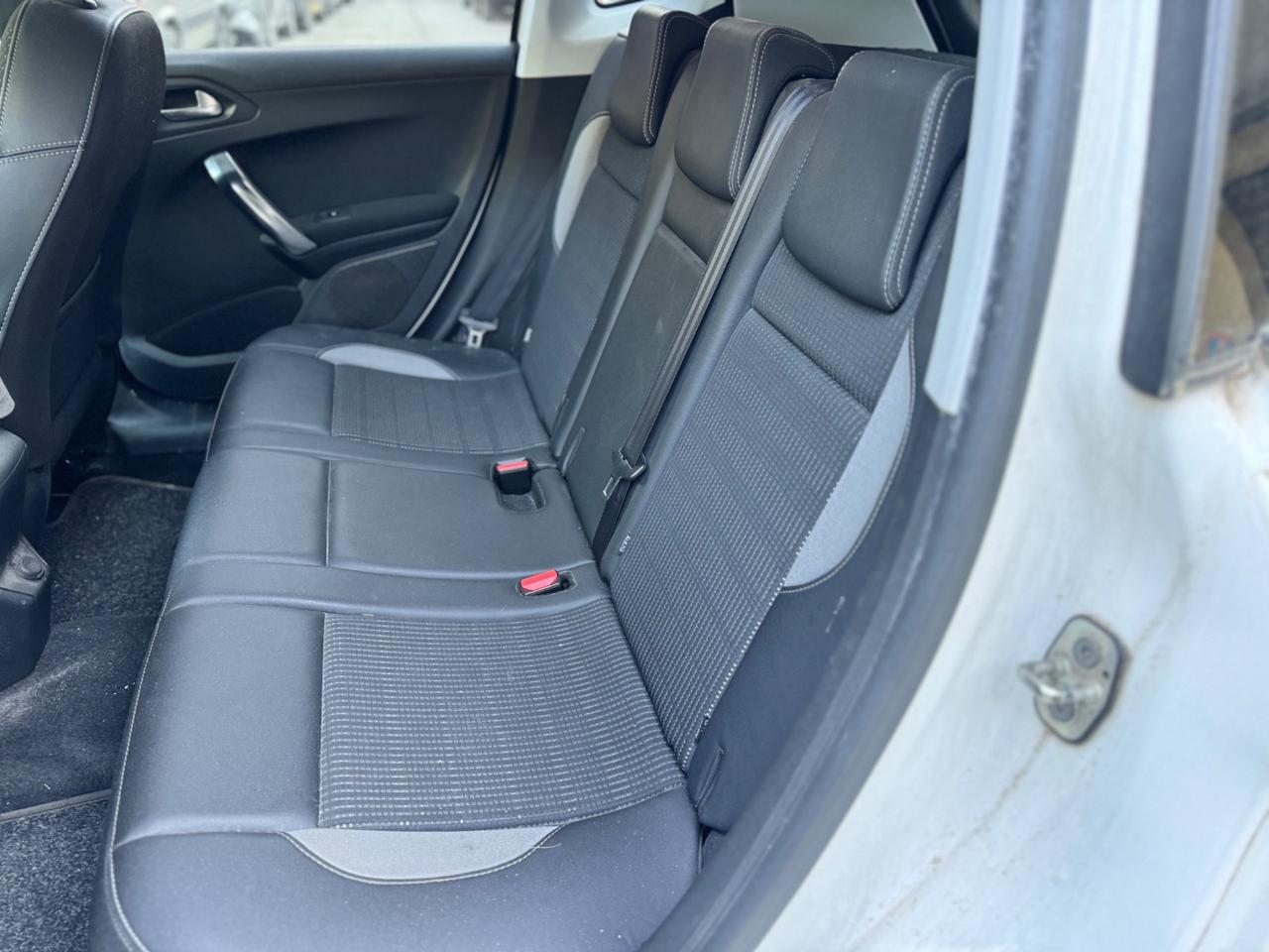 Peugeot 2008 BlueHDi 100 Allure 2015