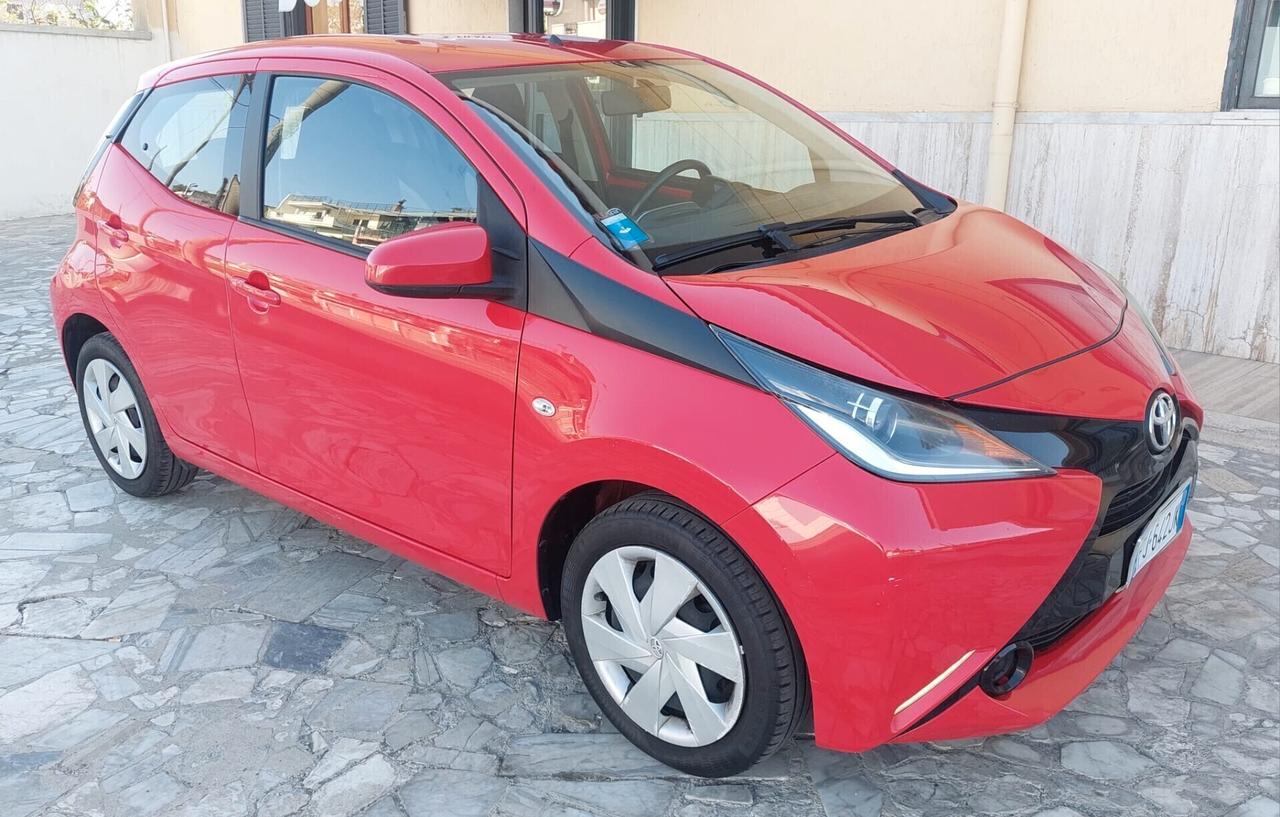 Toyota Aygo 1.0 VVT-i 69 CV 5 porte x-business 2017