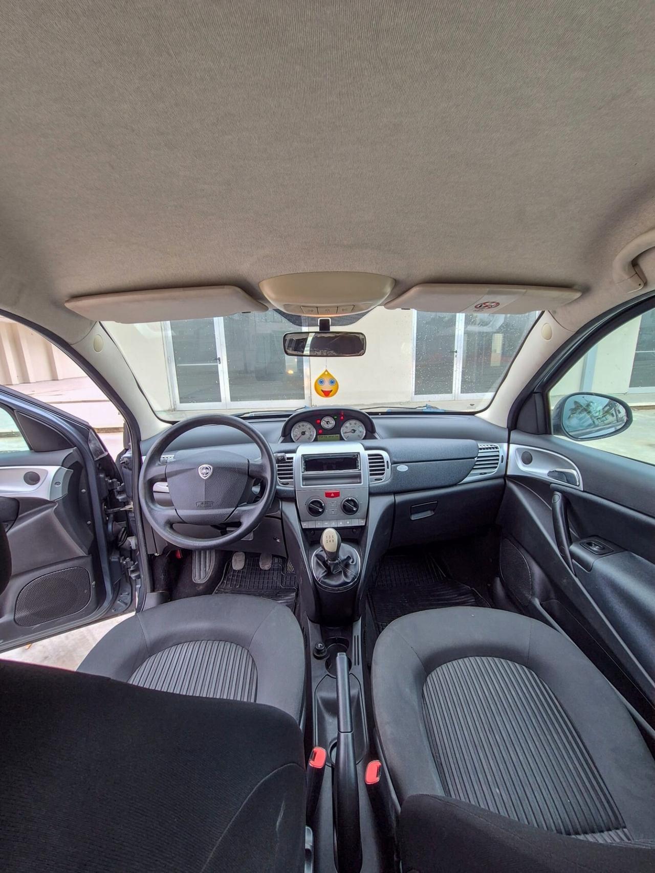 Lancia Ypsilon 1.3 MJT 75 CV Platino