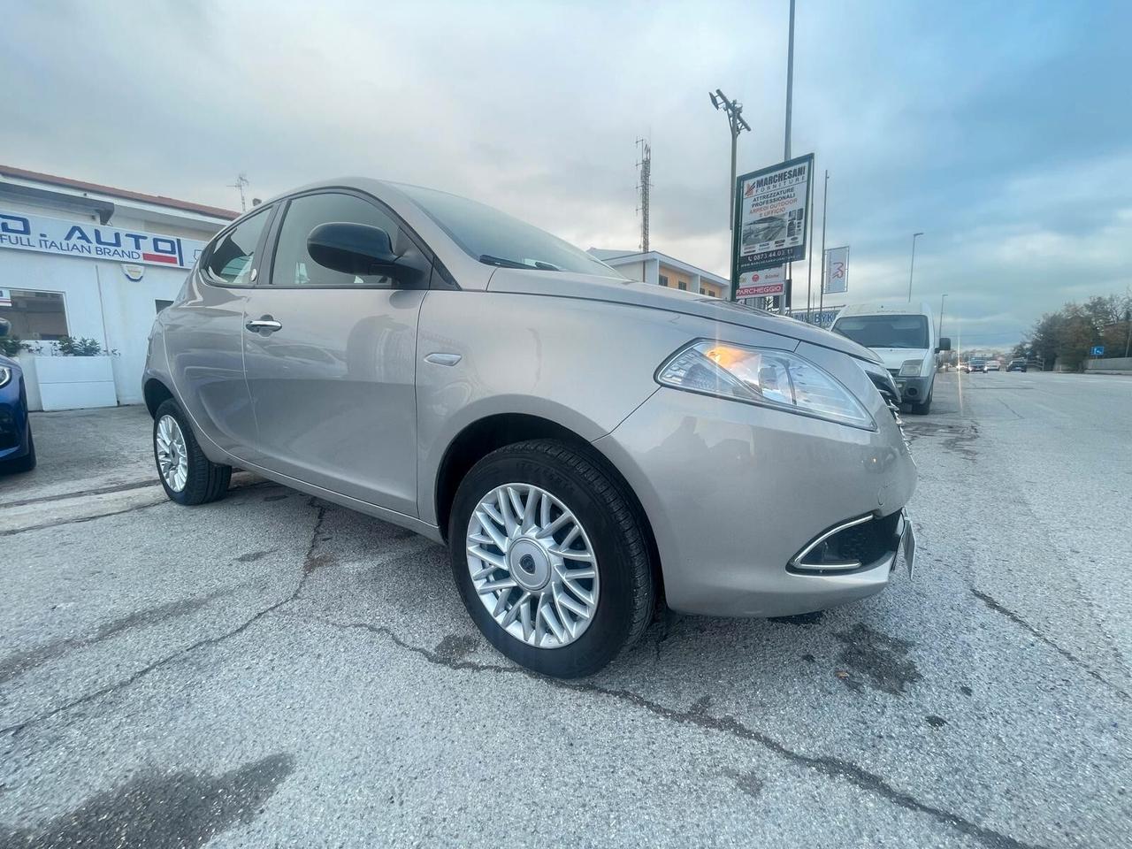 Lancia Ypsilon 0.9 TwinAir 85 CV 5 porte Metano Ecochic Elefantino
