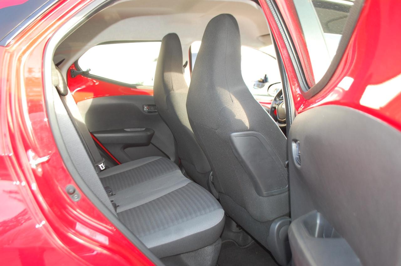 Toyota Aygo Connect 5p 1.0 x-cool 72CV Uff Italy App Lega USB Led