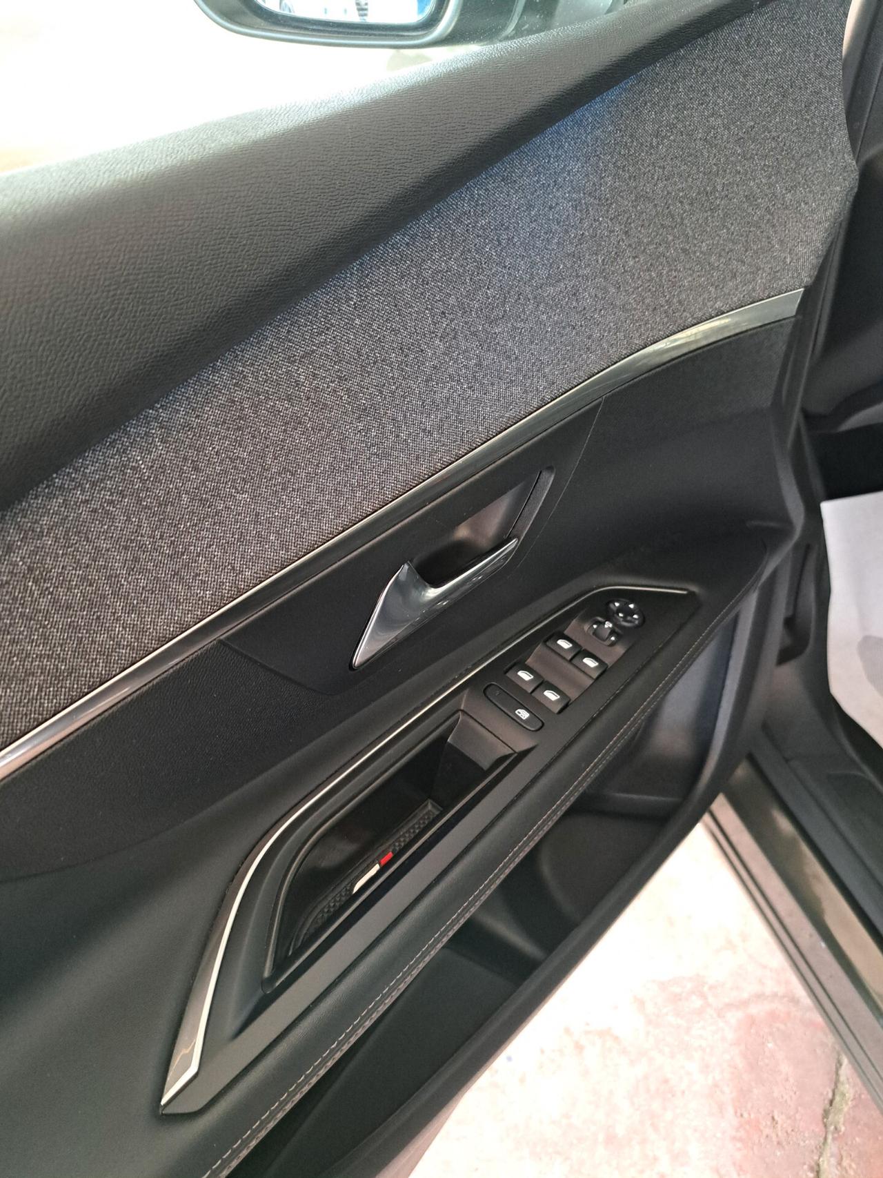 Peugeot 3008 1.2 PureTech Turbo 130VCV S&S Allure